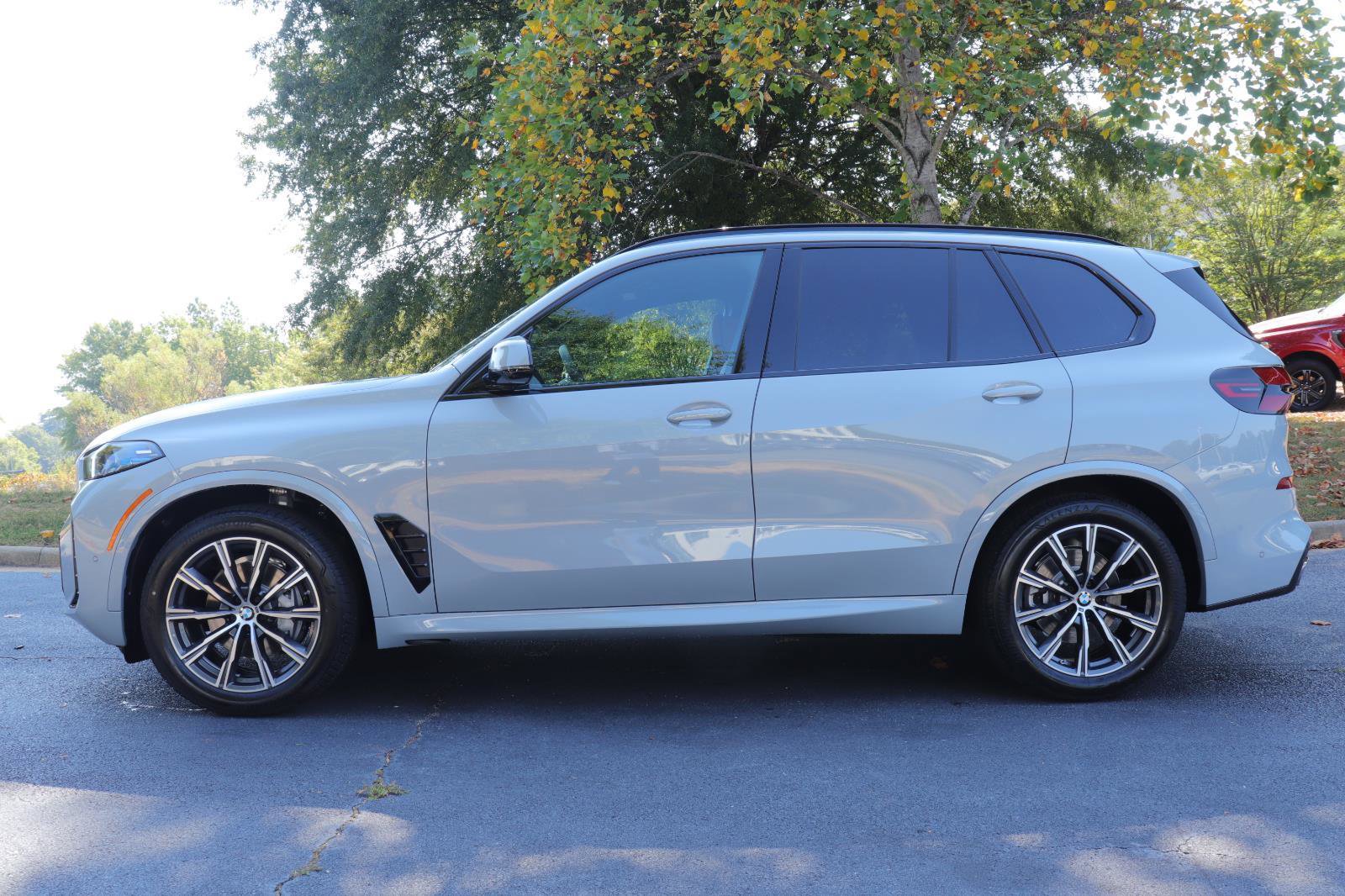 New 2026 BMW X5 sDrive40i w/ M Sport Package image 3