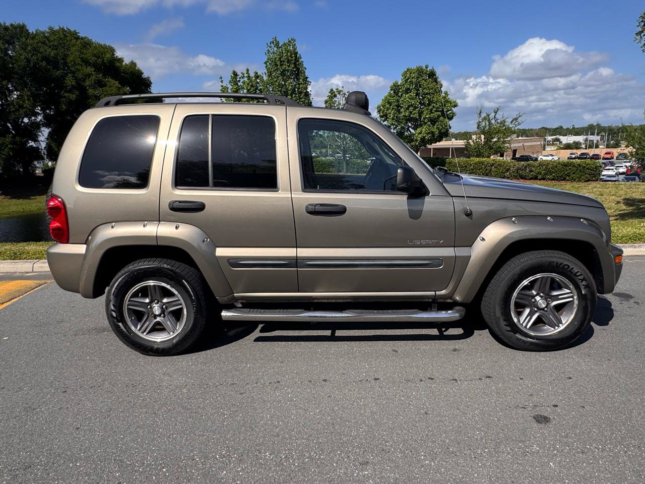 Used 2004 Jeep Liberty Renegade w/ Security Group AWD/4WD image 27