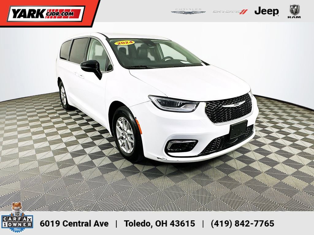 Used 2024 Chrysler Pacifica Touring-L FWD image 1