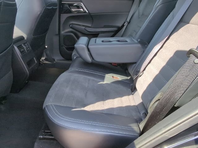 Used 2024 Mitsubishi Outlander SE FWD image 19