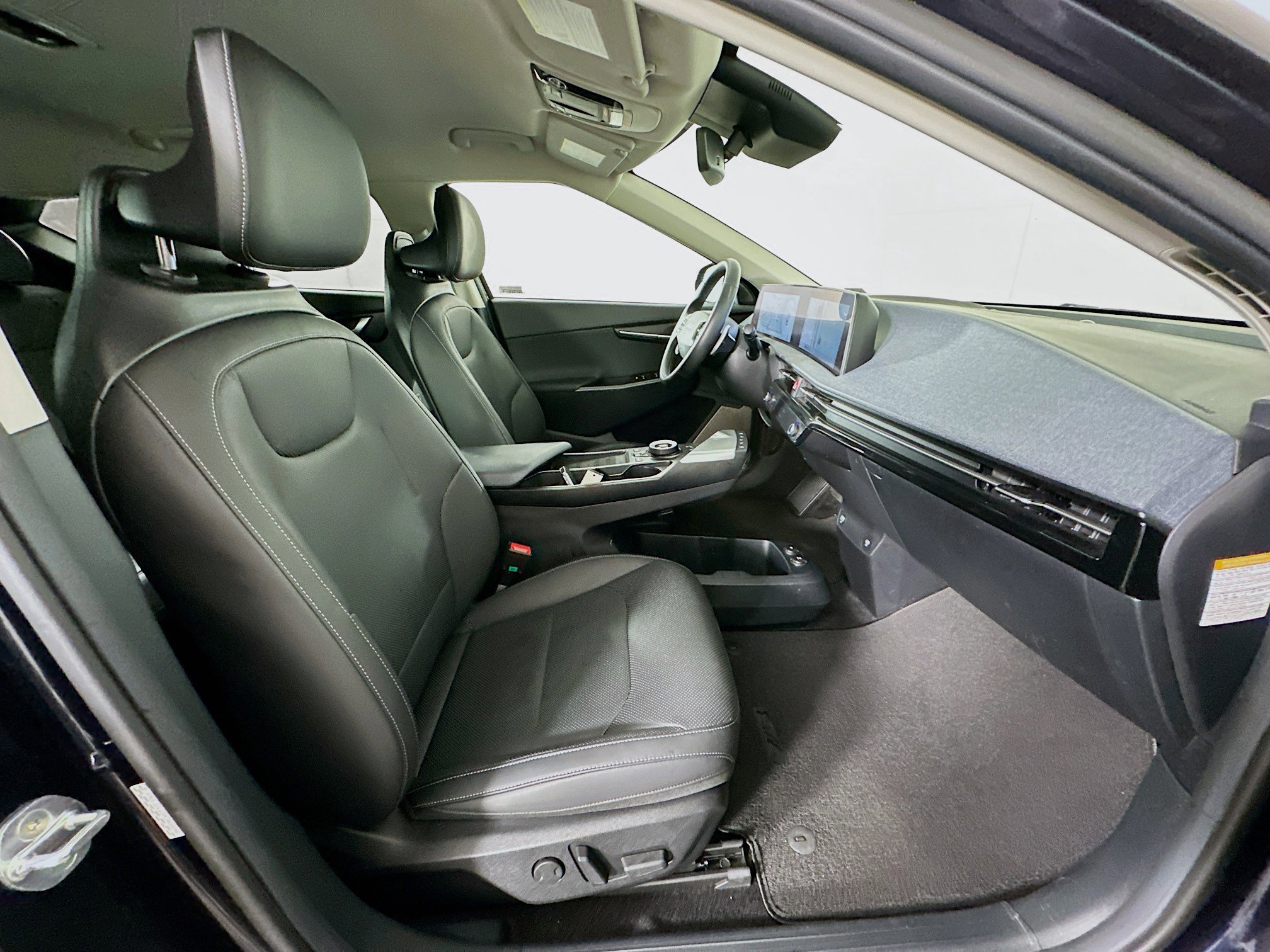 Used 2022 Kia EV6 Wind AWD/4WD image 31