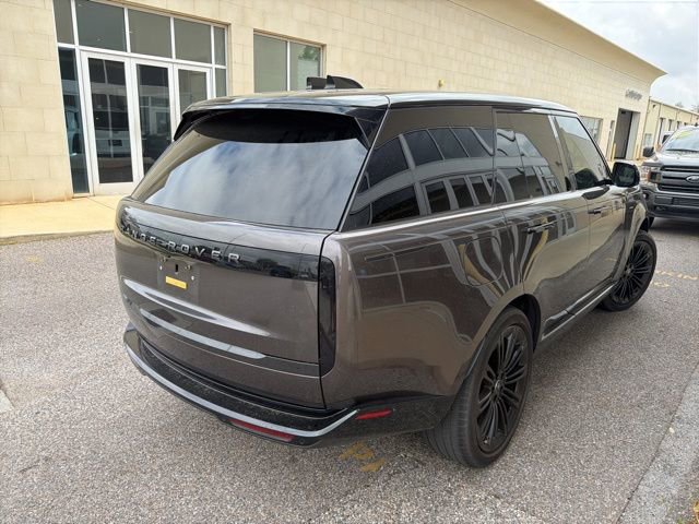 Used 2024 Land Rover Range Rover SE image 4