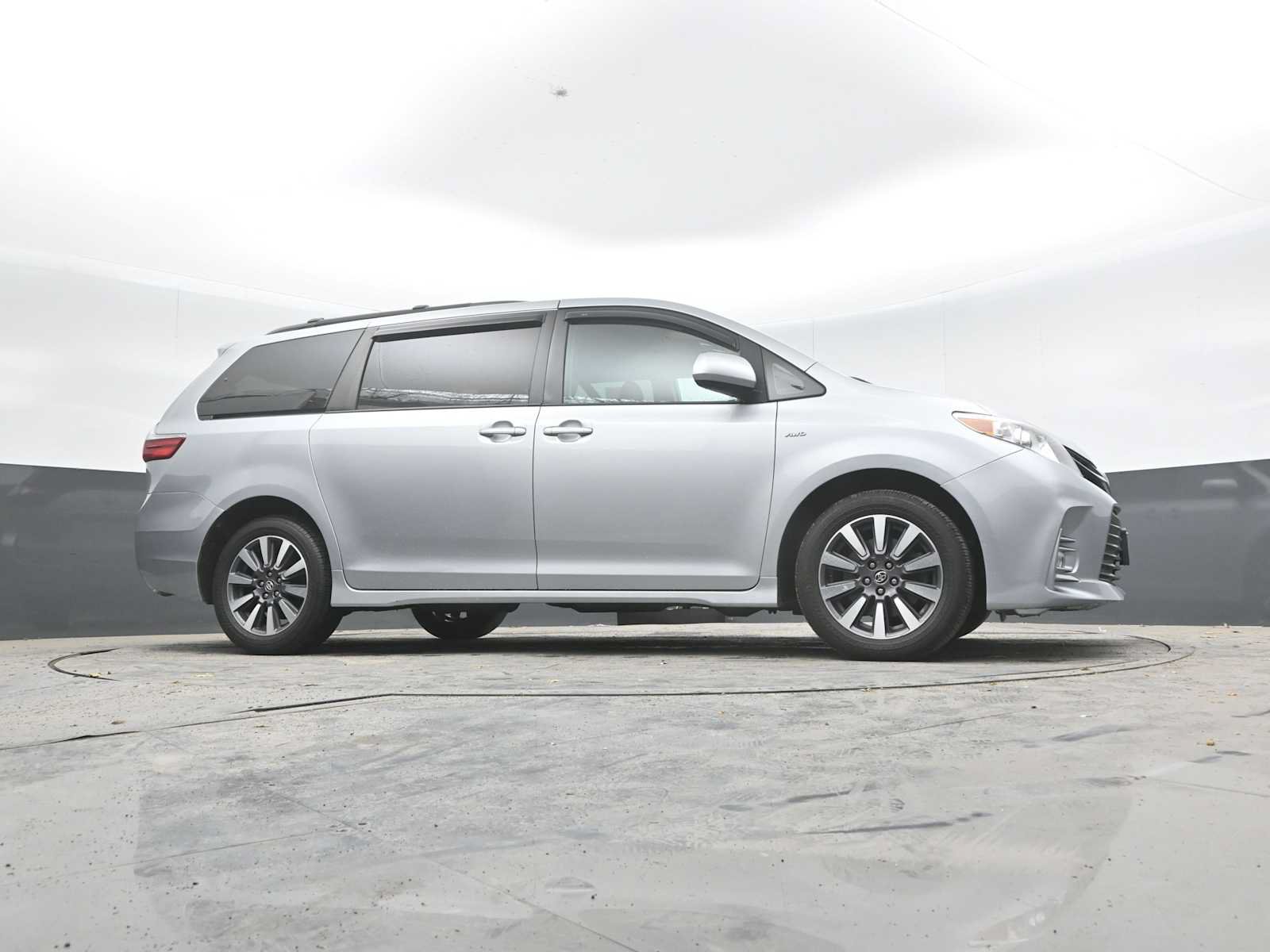 Used 2020 Toyota Sienna XLE w/ XLE Navigation Package AWD/4WD image 29