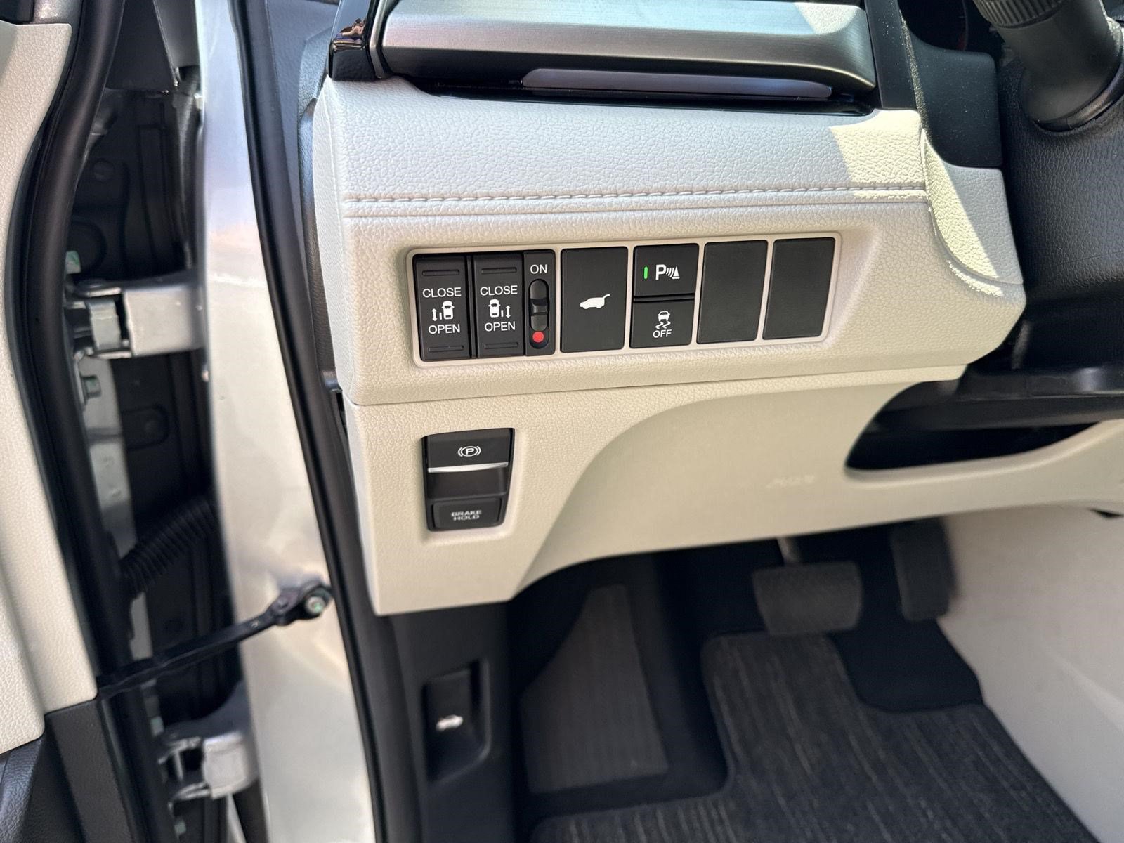 Certified 2026 Honda Odyssey Touring image 17