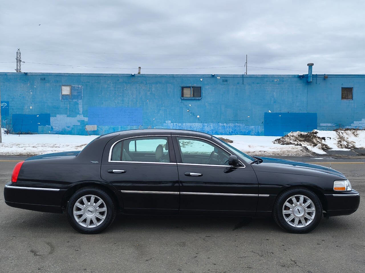 Used 2009 Lincoln Town Car Signature Limited image 8