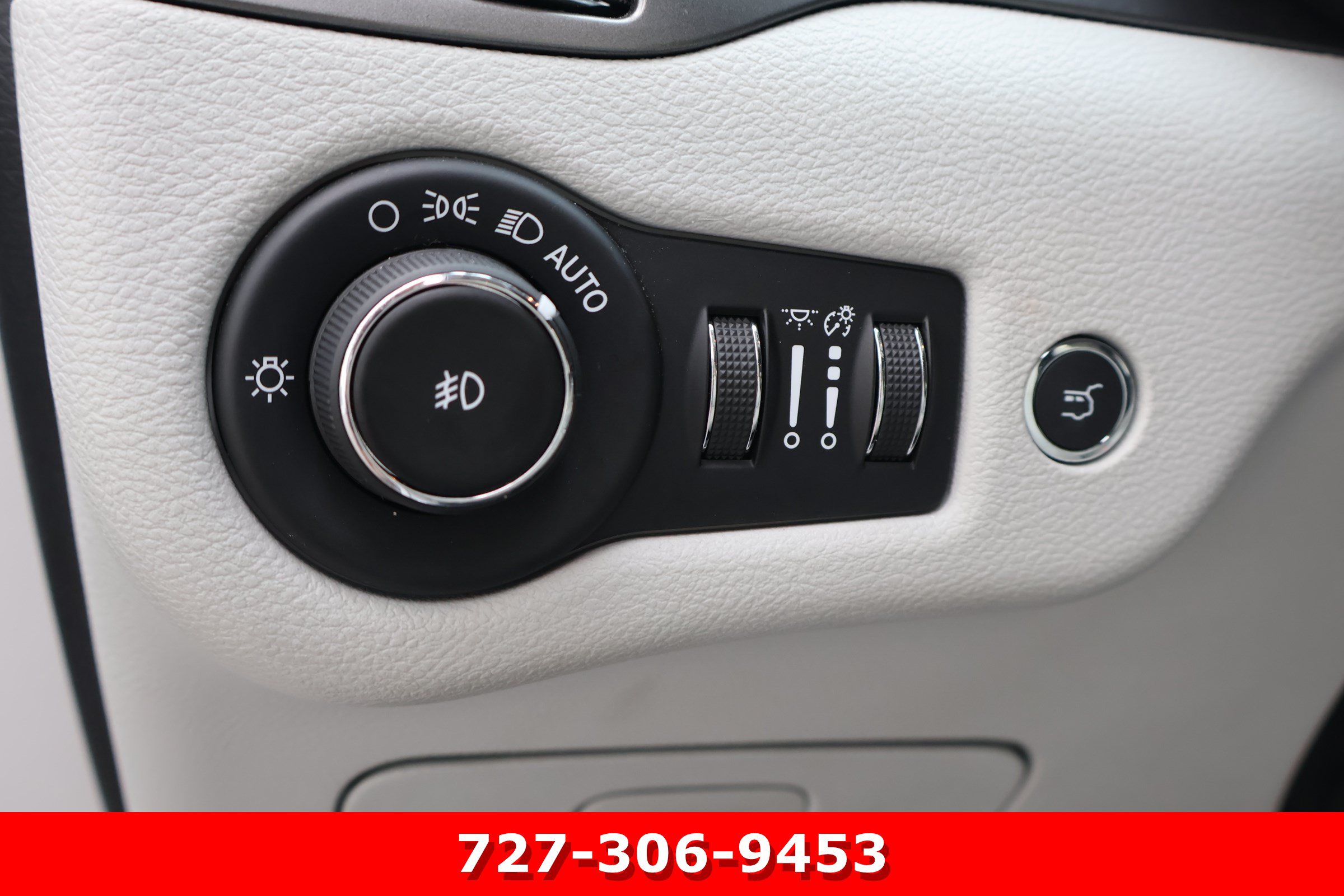 Used 2020 Jeep Cherokee Limited AWD/4WD image 23