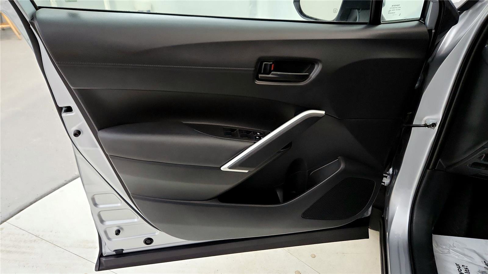 Certified 2023 Toyota Corolla Cross LE w/ Moonroof Package image 22