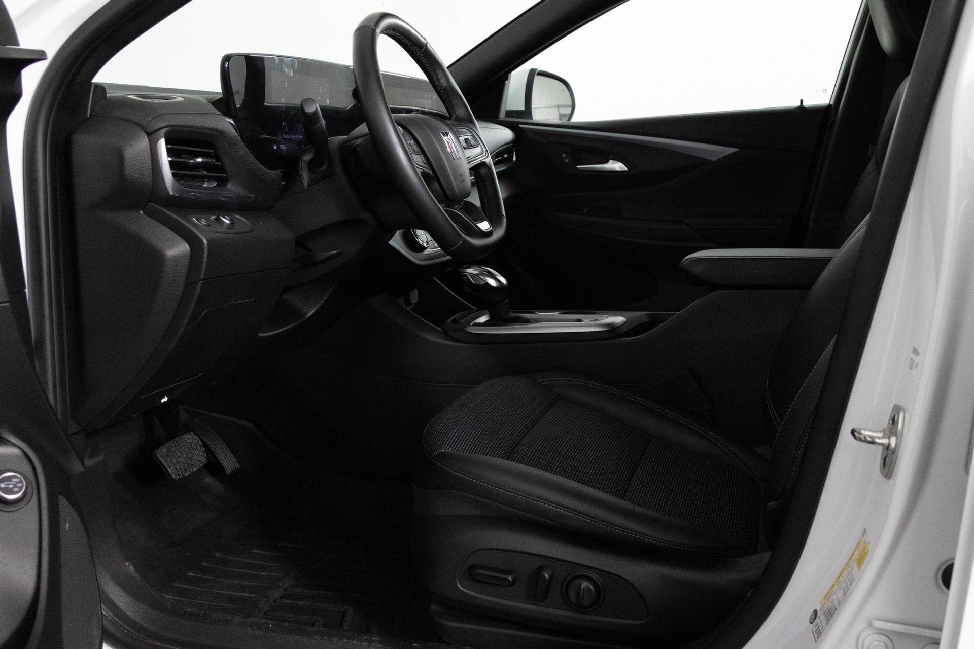 Certified 2024 Buick Envista Preferred w/ Convenience I Package image 13