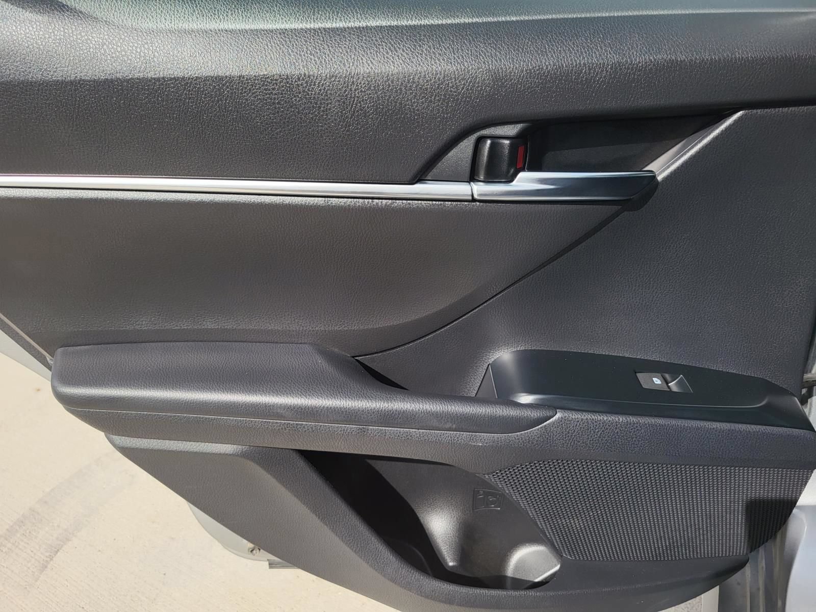 Used 2020 Toyota Camry LE FWD image 10