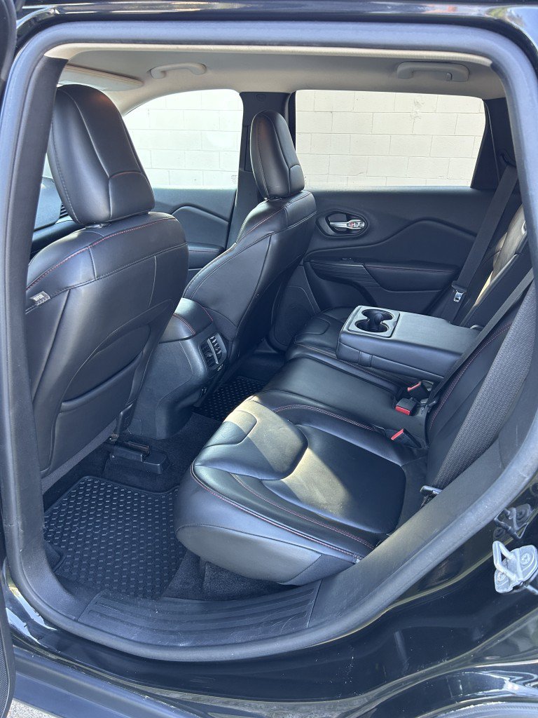 Used 2015 Jeep Cherokee Trailhawk w/ Leather Interior Group AWD/4WD image 14