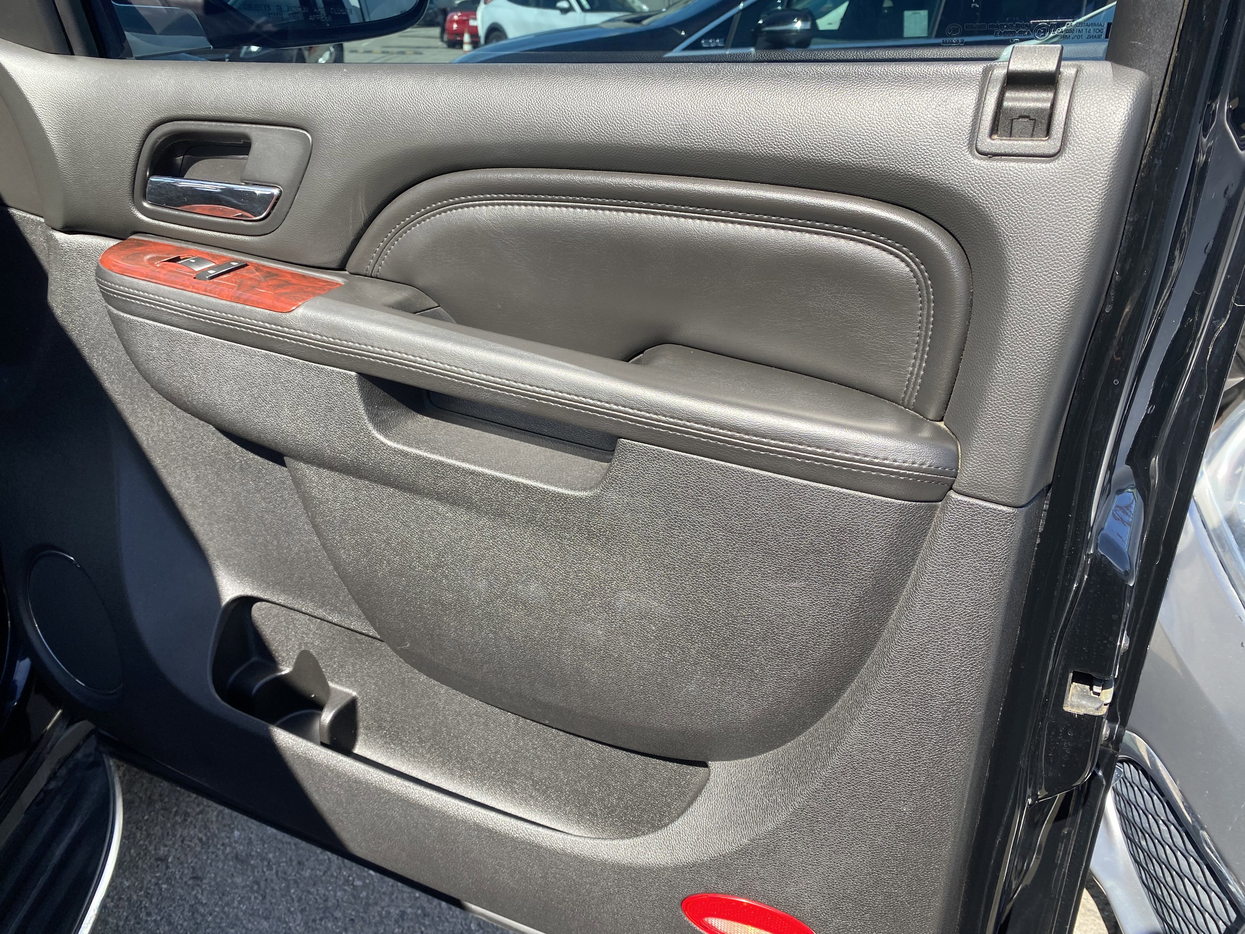 Used 2013 Cadillac Escalade ESV Luxury image 22