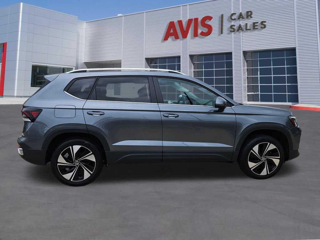 Used 2025 Volkswagen Taos SE AWD/4WD image 7