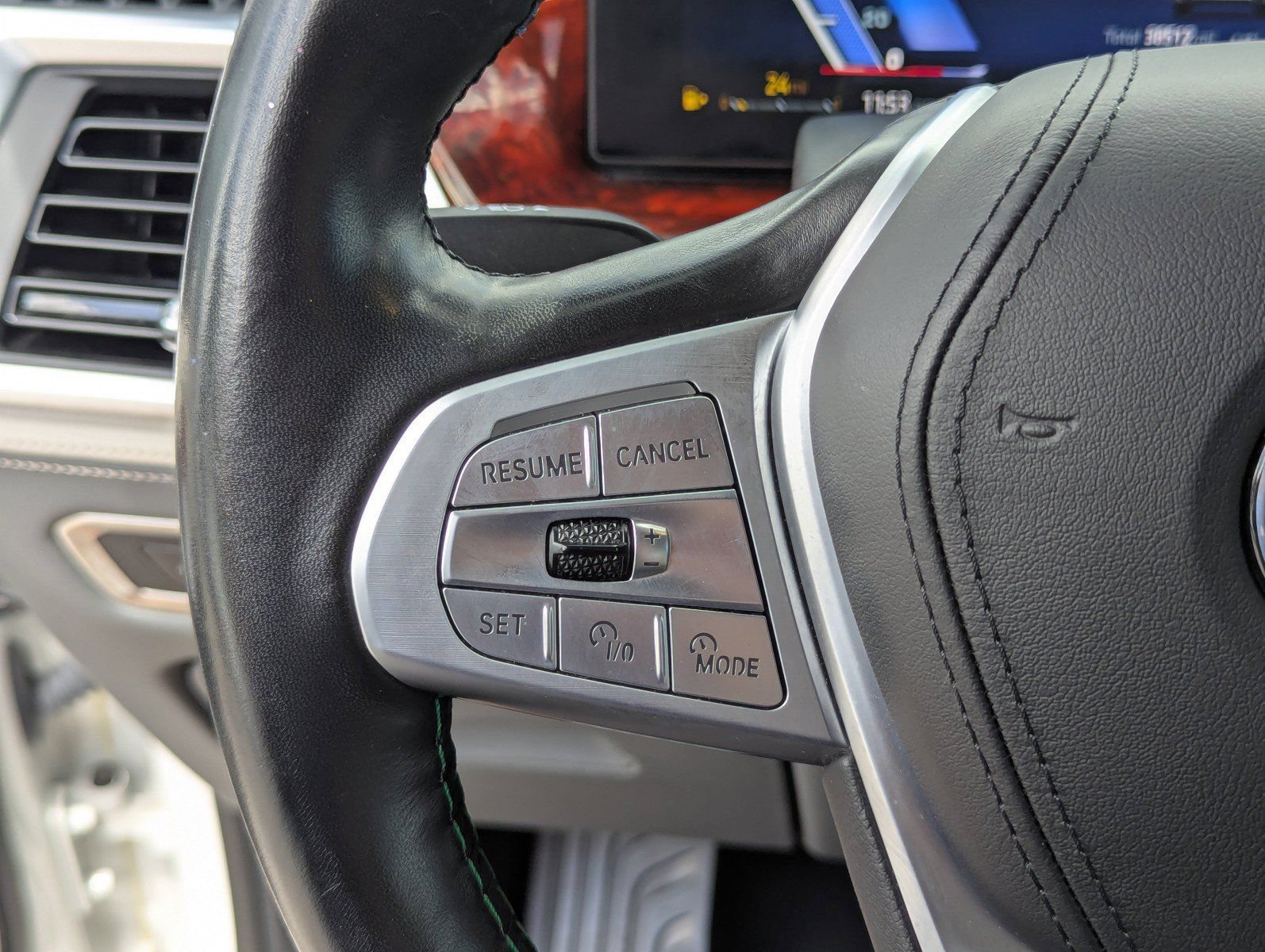 Used 2024 BMW ALPINA XB7 AWD/4WD image 32