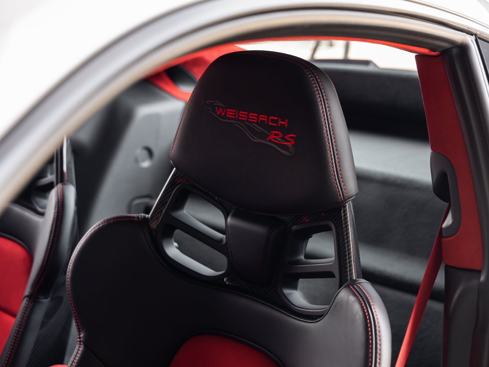 Certified 2018 Porsche 911 GT2 RS RWD image 44