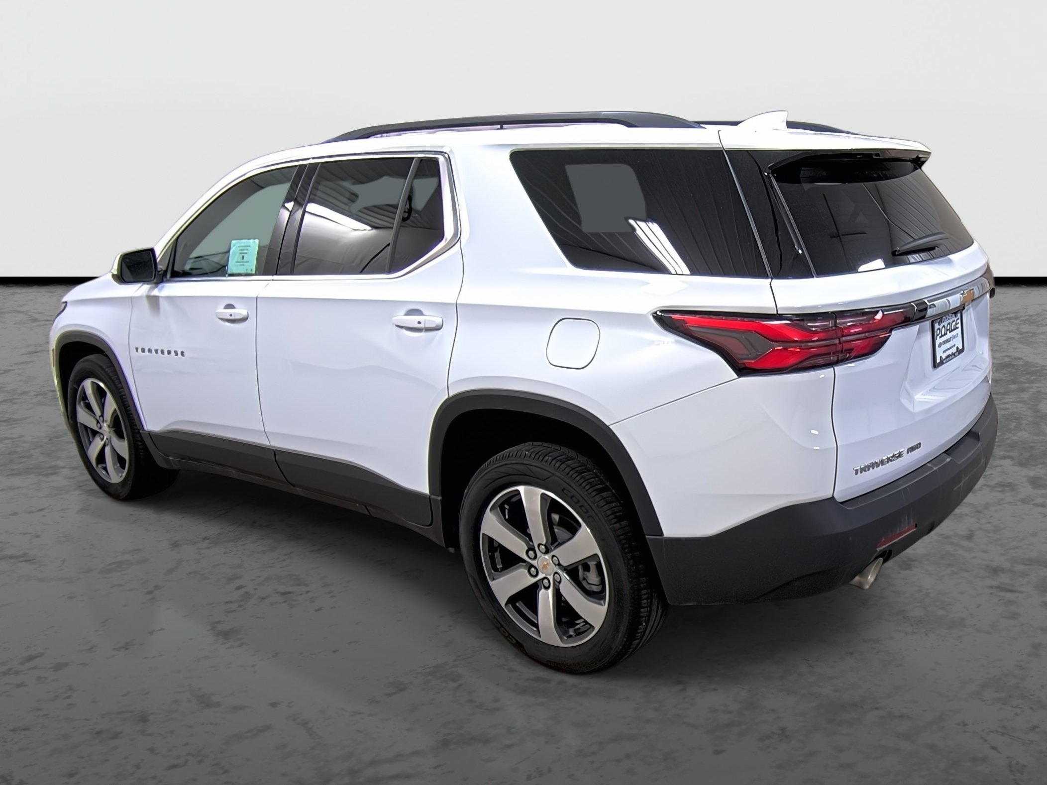 Used 2023 Chevrolet Traverse LT w/ LT Premium Package AWD/4WD image 2