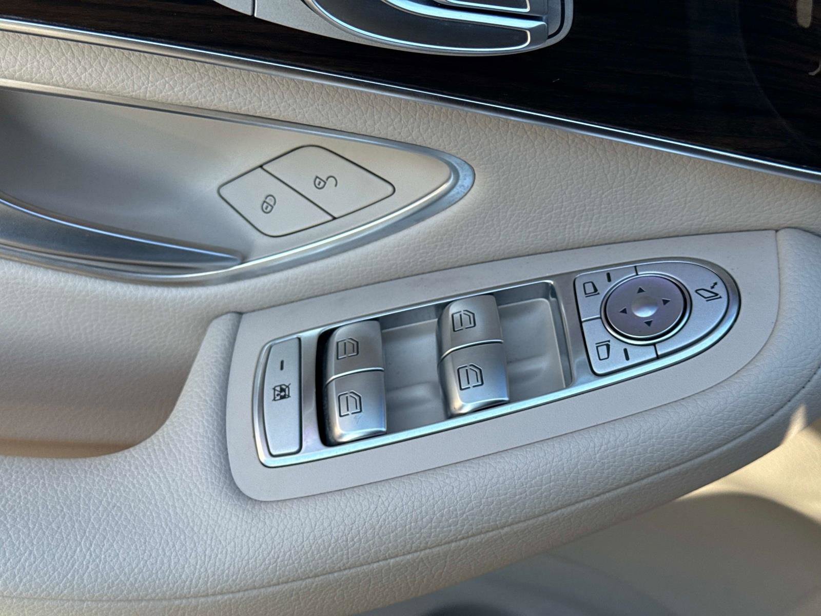 Used 2022 Mercedes-Benz GLC 300 GLC 300 image 21