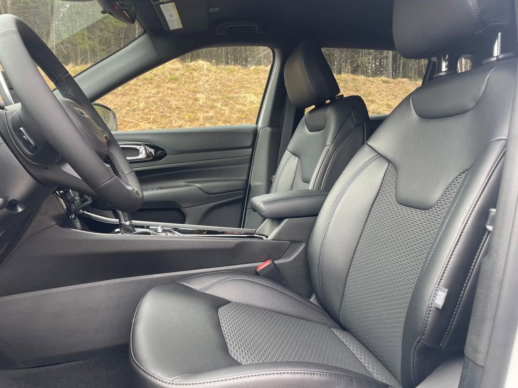 New 2026 Jeep Compass Latitude AWD/4WD image 12