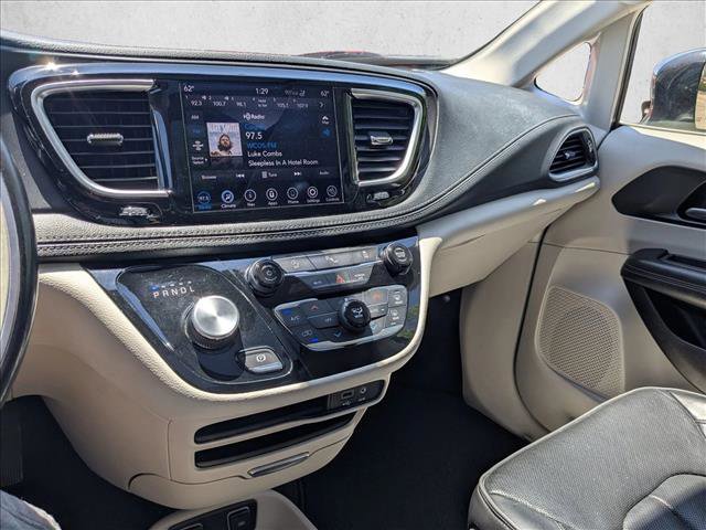 Used 2020 Chrysler Pacifica Limited FWD image 13
