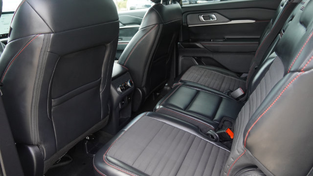 Used 2025 Ford Explorer ST-Line w/ ST-Line Street Pack AWD/4WD image 13