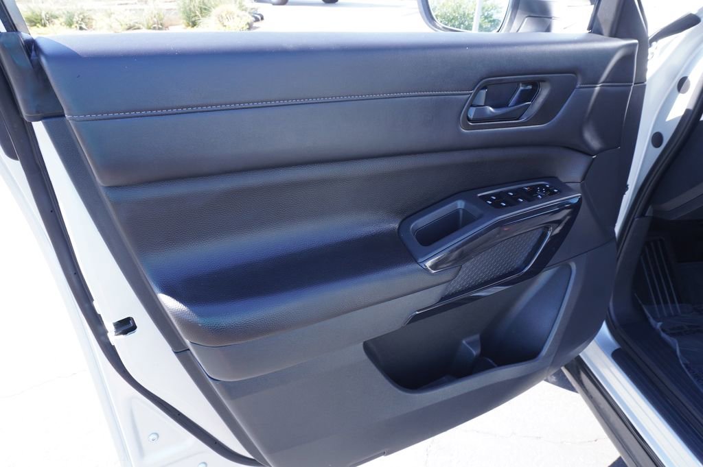 Certified 2025 Nissan Pathfinder SV image 15