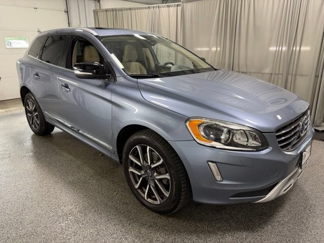 Used 2017 Volvo XC60 T6 Dynamic w/ Preferred Option Package AWD/4WD image 3