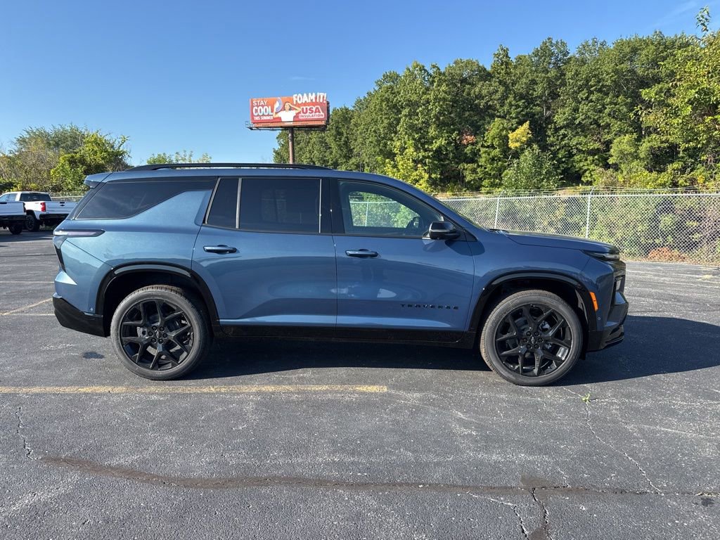 New 2026 Chevrolet Traverse RS w/ LPO, Floor Liner Package image 3