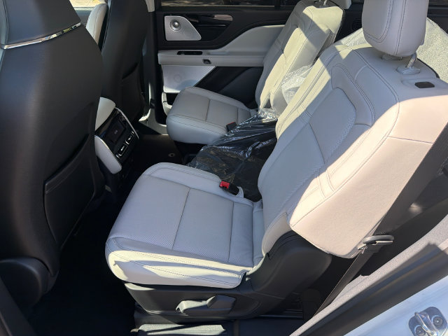 New 2027 Lincoln Aviator Reserve w/ Luxury Package RWD image 21