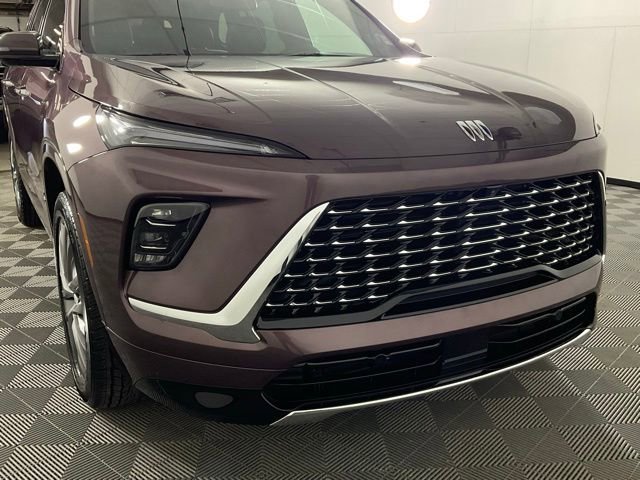 Used 2025 Buick Enclave Avenir w/ LPO, All-Weather Package image 9