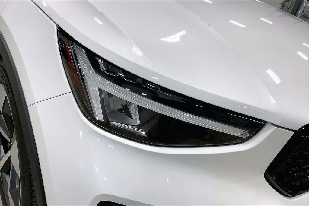 Certified 2023 Volvo XC40 B5 Plus w/ Protection Package Premier AWD/4WD image 32