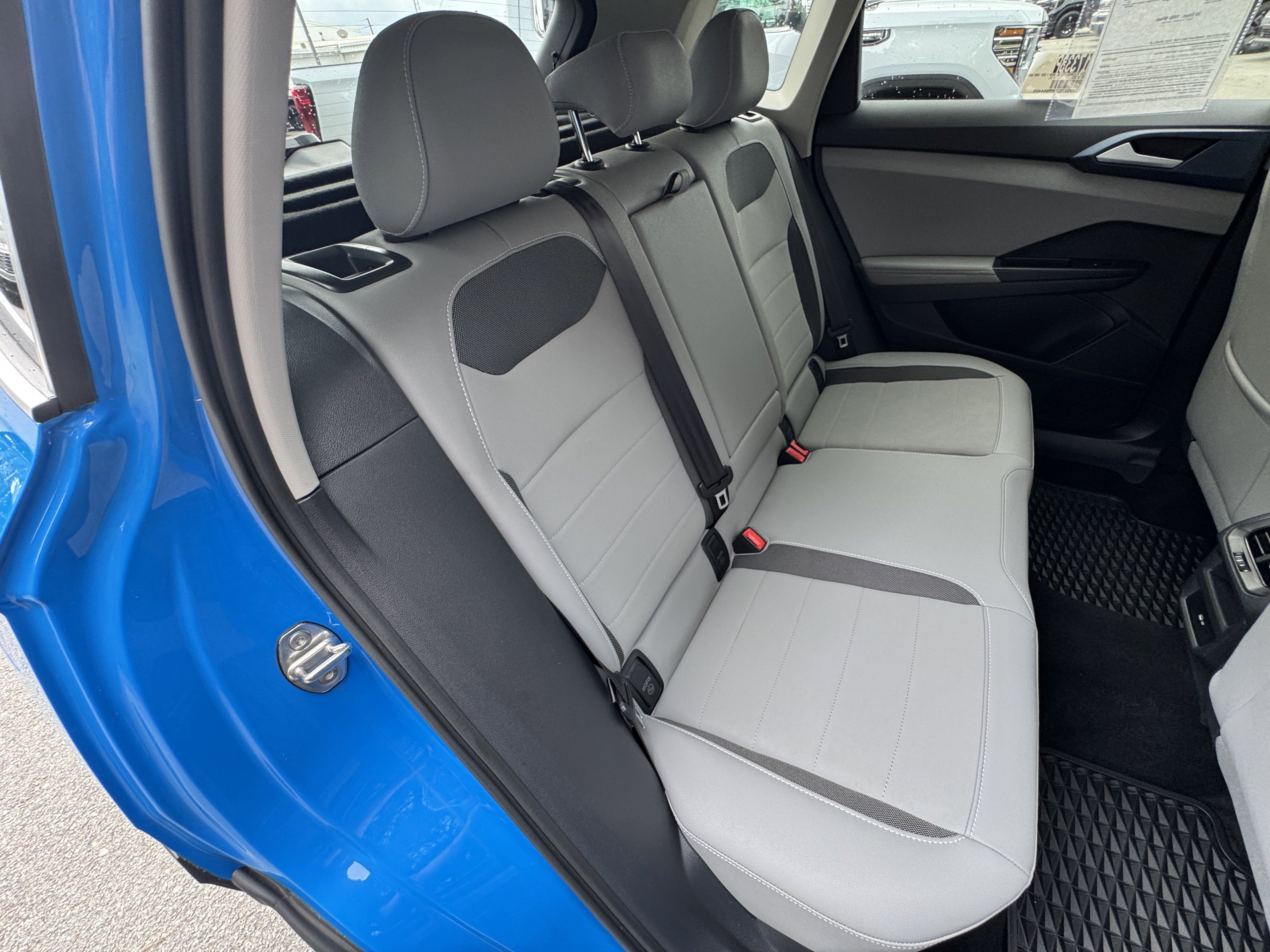 Used 2024 Volkswagen Taos SE image 18