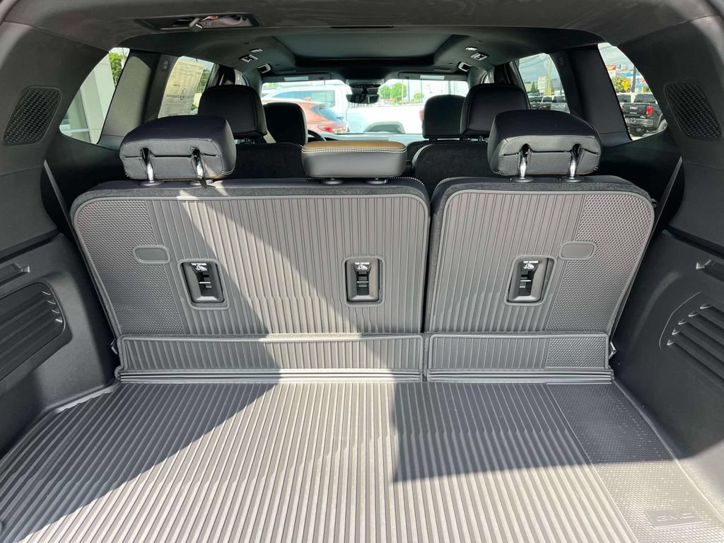 New 2027 GMC Acadia Denali Ultimate w/ LPO, Floor Liner Package AWD/4WD image 18