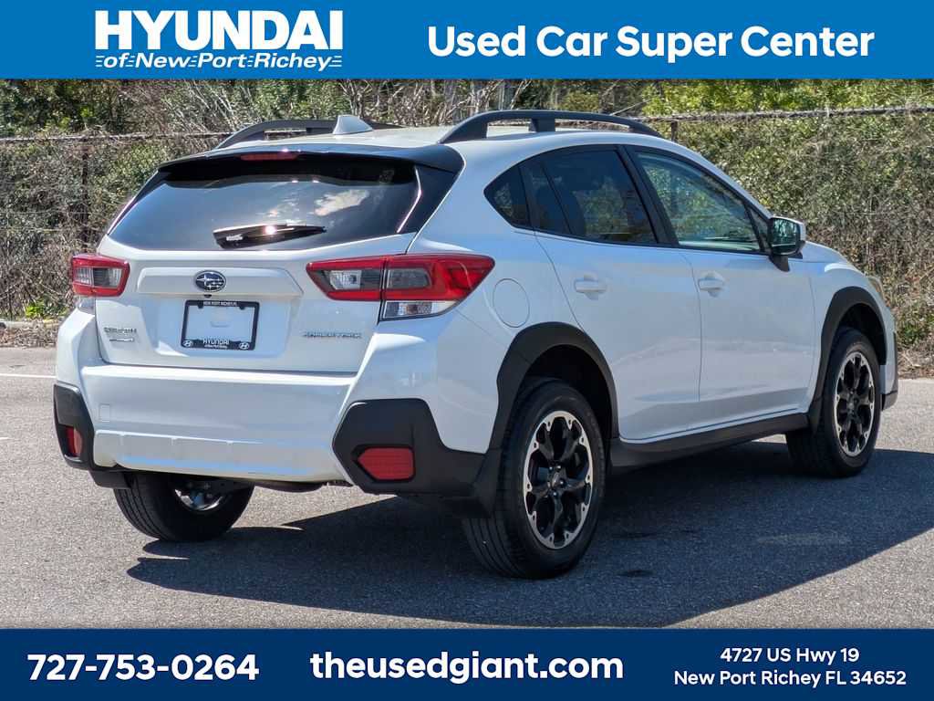 Used 2022 Subaru Crosstrek 2.0i Premium w/ Moonroof Package image 5
