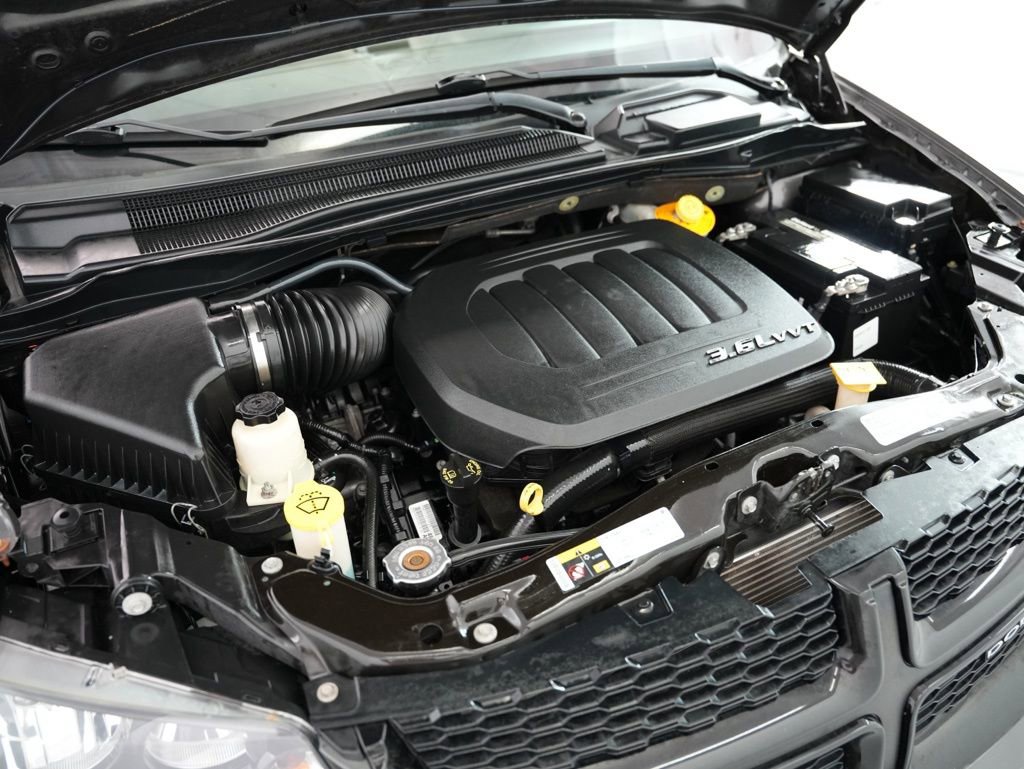 Used 2015 Dodge Grand Caravan SE image 46