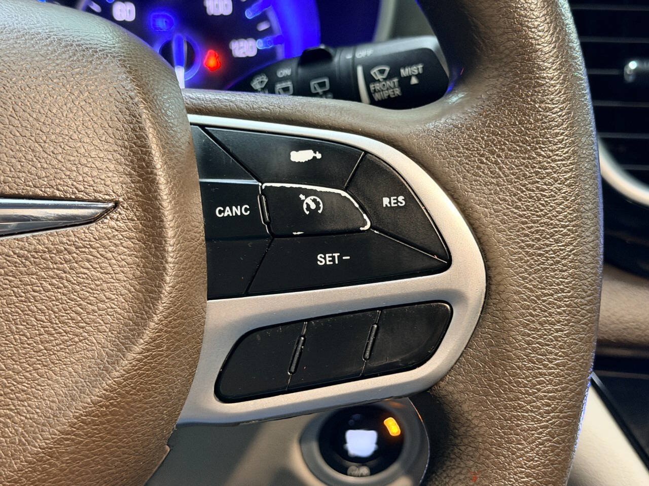 Used 2017 Chrysler Pacifica Touring FWD image 32