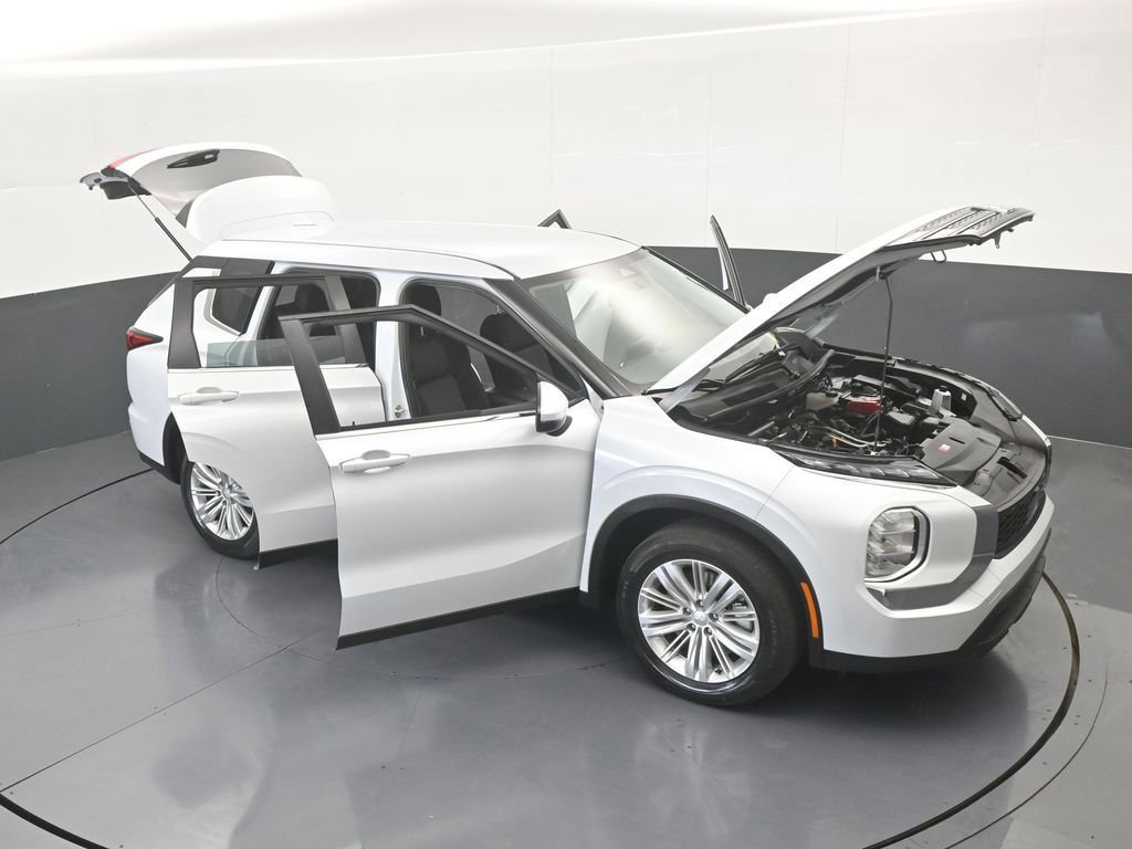 Used 2023 Mitsubishi Outlander ES image 70