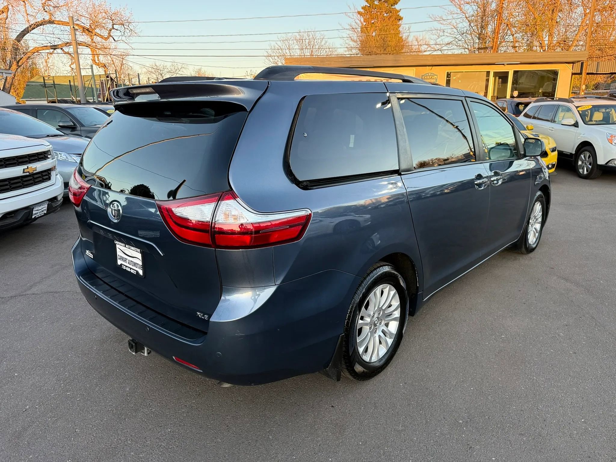 Used 2017 Toyota Sienna XLE w/ XLE Navigation Package FWD image 9