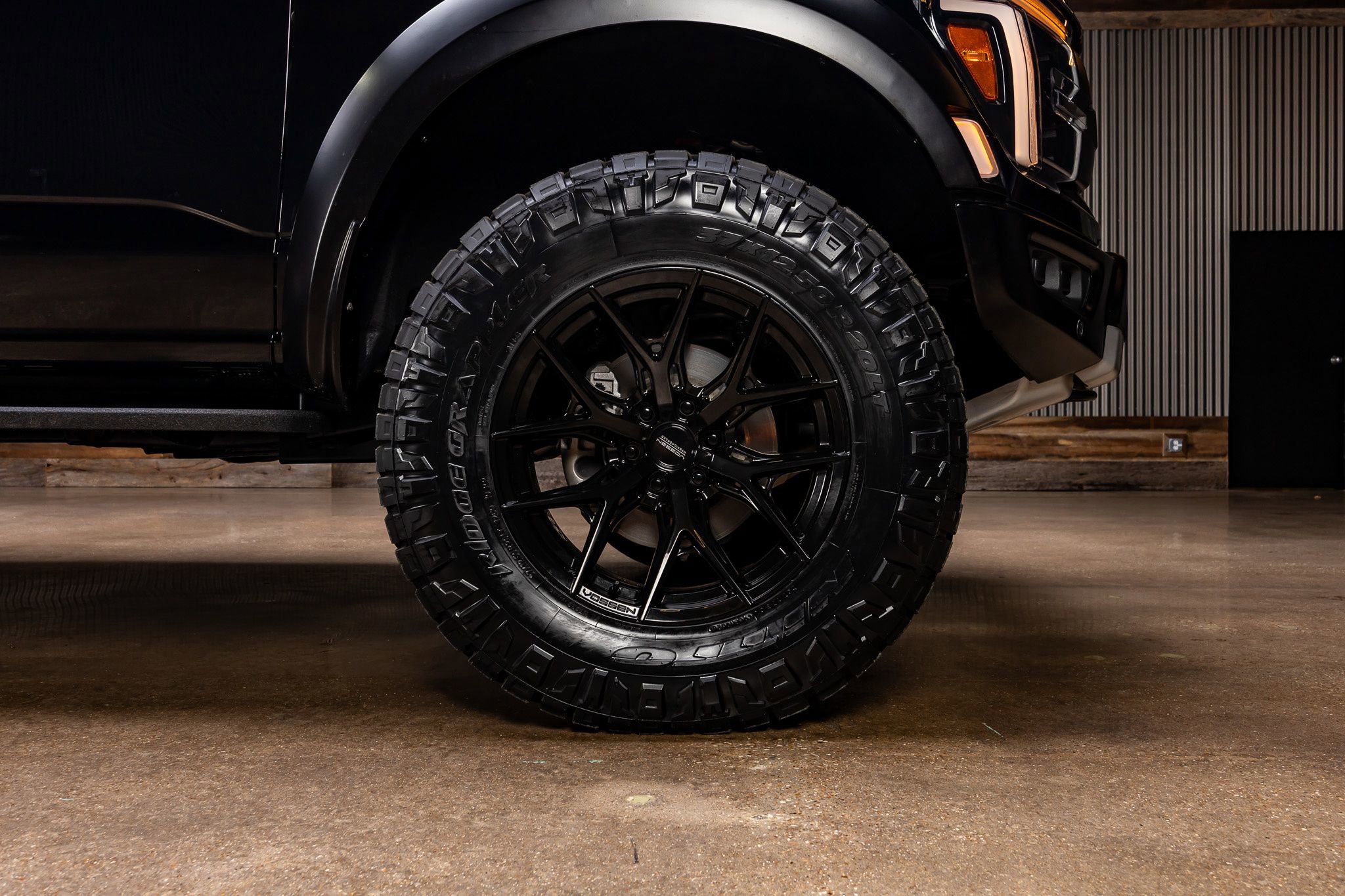 Used 2025 Ford F150 Raptor AWD/4WD image 12