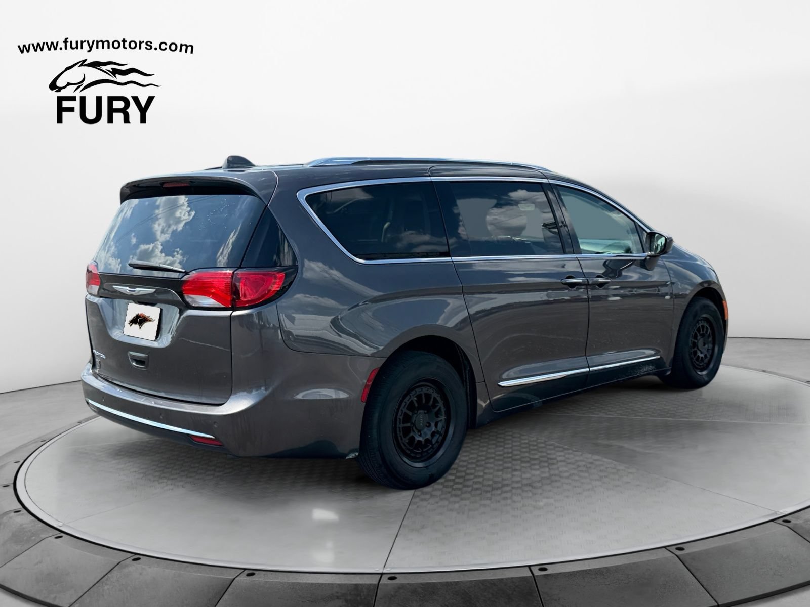 Used 2017 Chrysler Pacifica Touring-L Plus FWD image 3