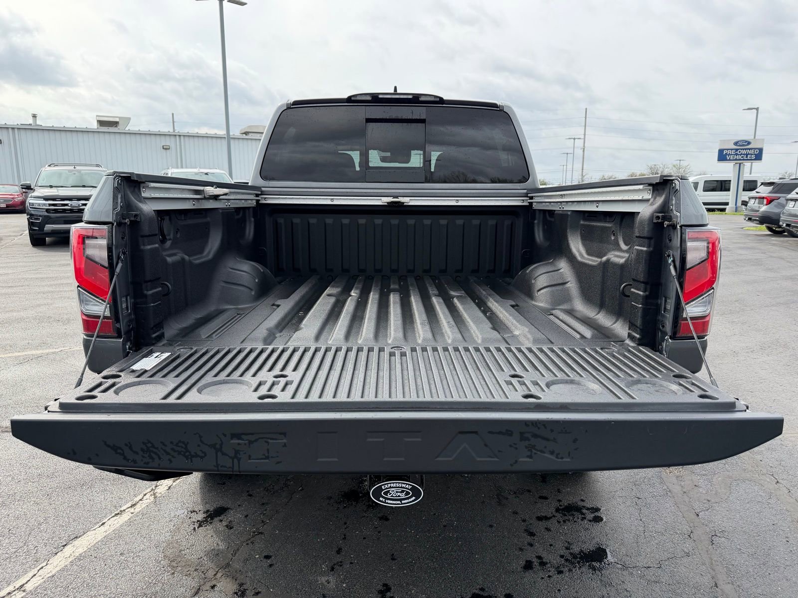 Used 2023 Nissan Titan PRO-4X w/ Pro-4x Utility Package image 11