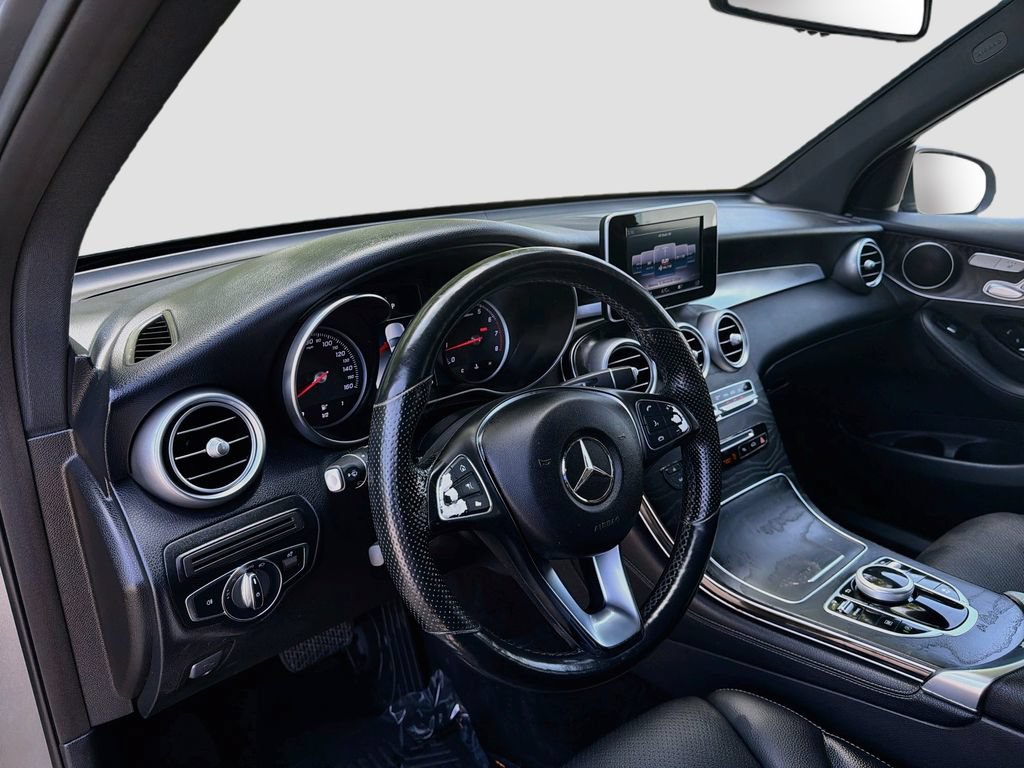 Used 2018 Mercedes-Benz GLC 300 4MATIC w/ Premium Package image 9