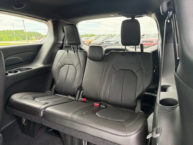 Used 2026 Chrysler Pacifica Select FWD image 54