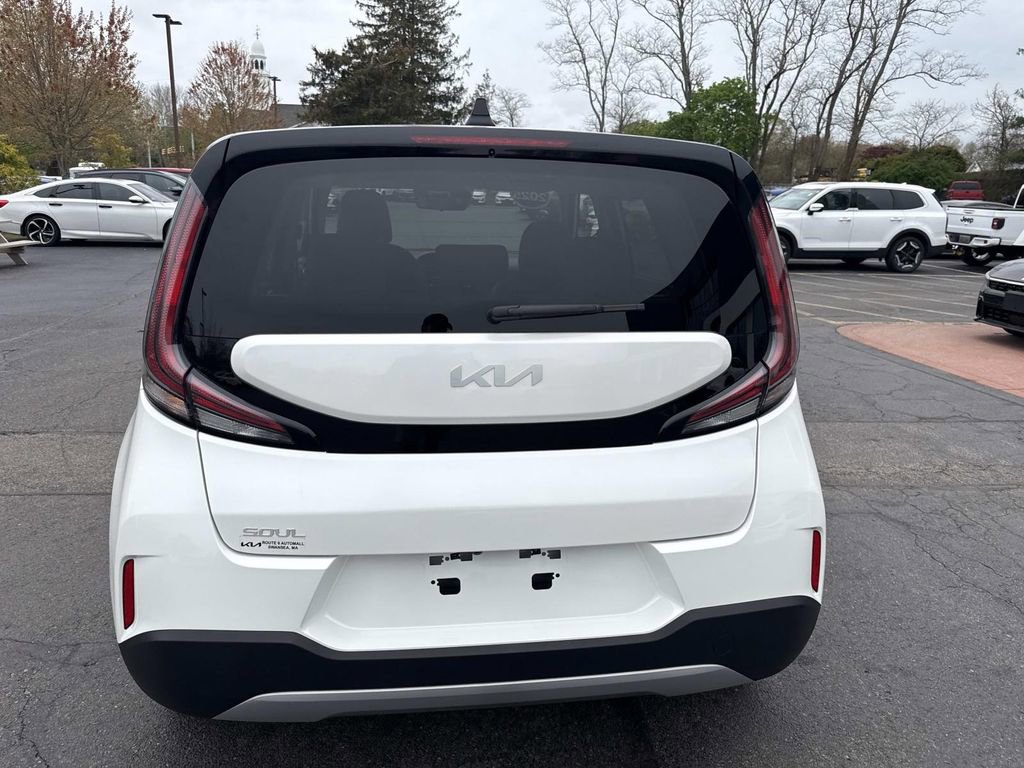 Used 2025 Kia Soul LX w/ LX Technology Package FWD image 4