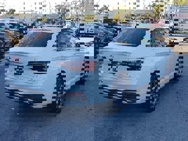 Used 2023 Volkswagen Jetta SE w/ Panoramic Sunroof Package image 7