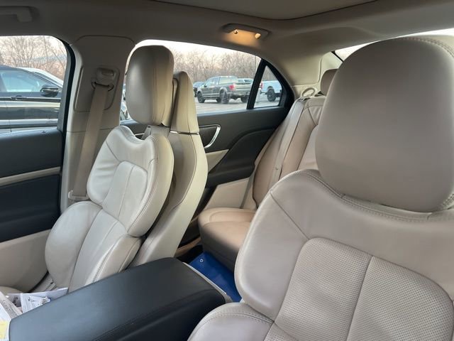Used 2019 Lincoln Continental Select w/ Continental Climate Package image 11