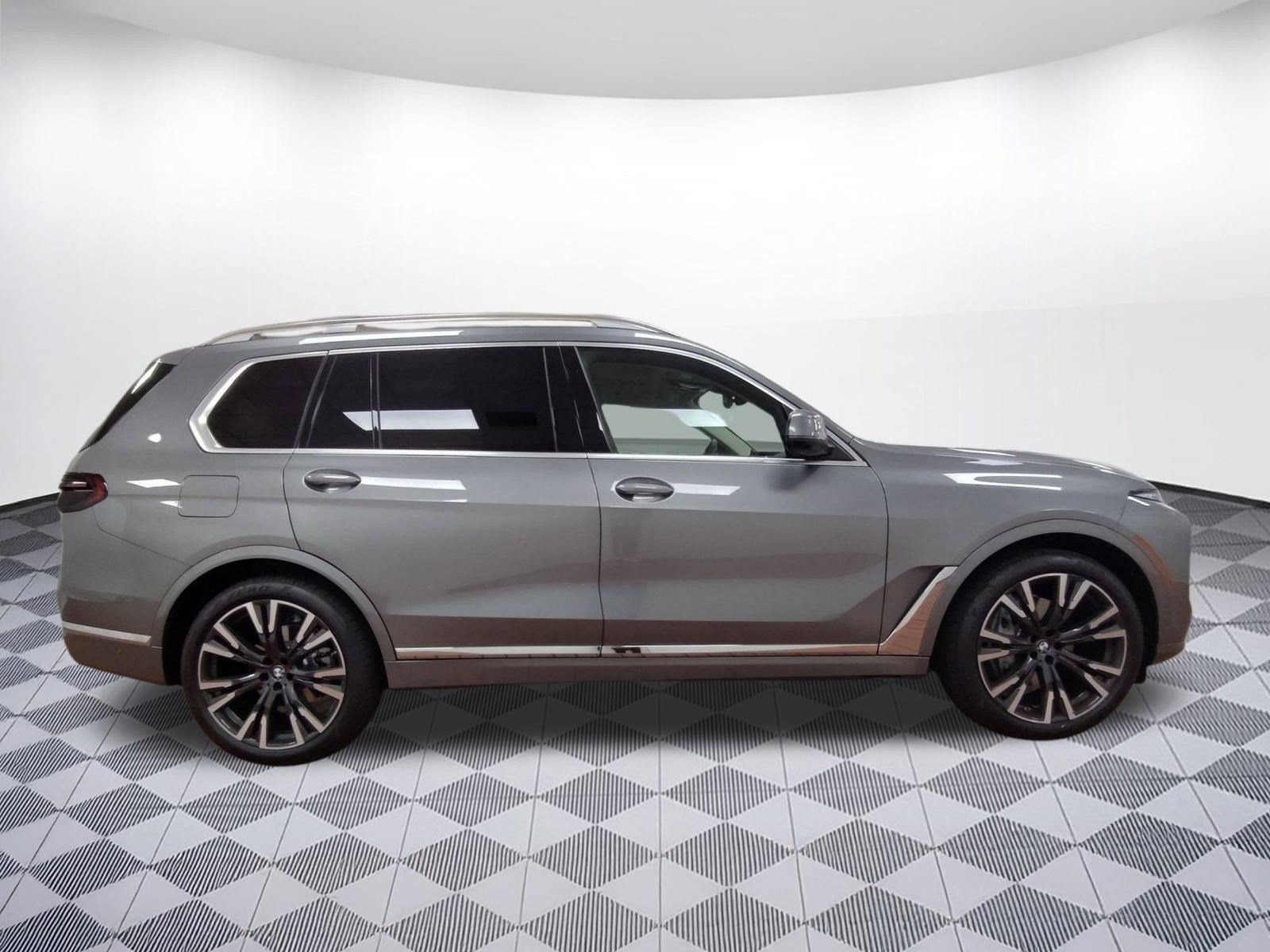 Used 2025 BMW X7 xDrive40i w/ Premium Package AWD/4WD image 8