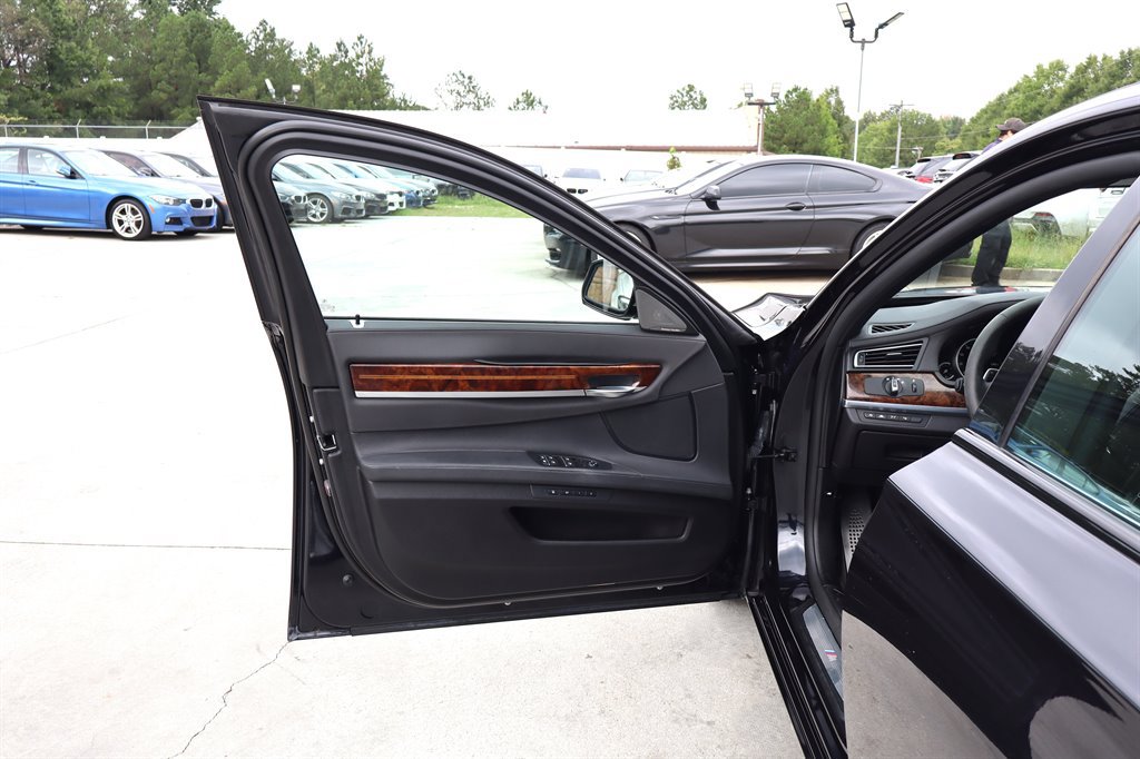 Used 2015 BMW 740Li xDrive AWD/4WD image 39