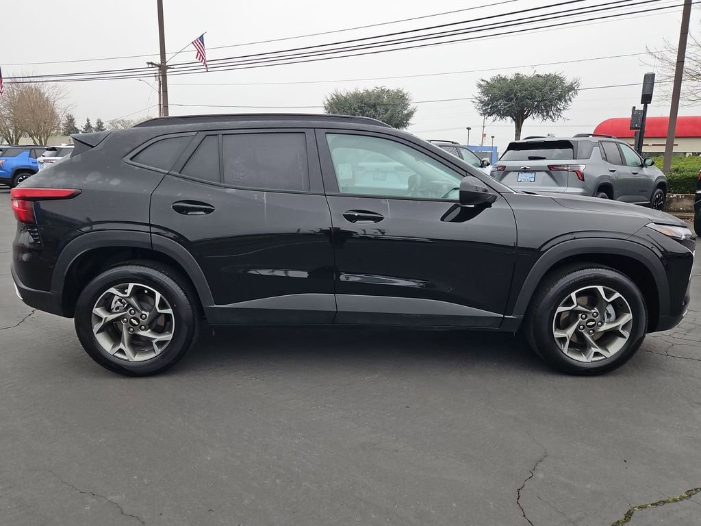 Certified 2025 Chevrolet Trax LT w/ LT Convenience Package image 7