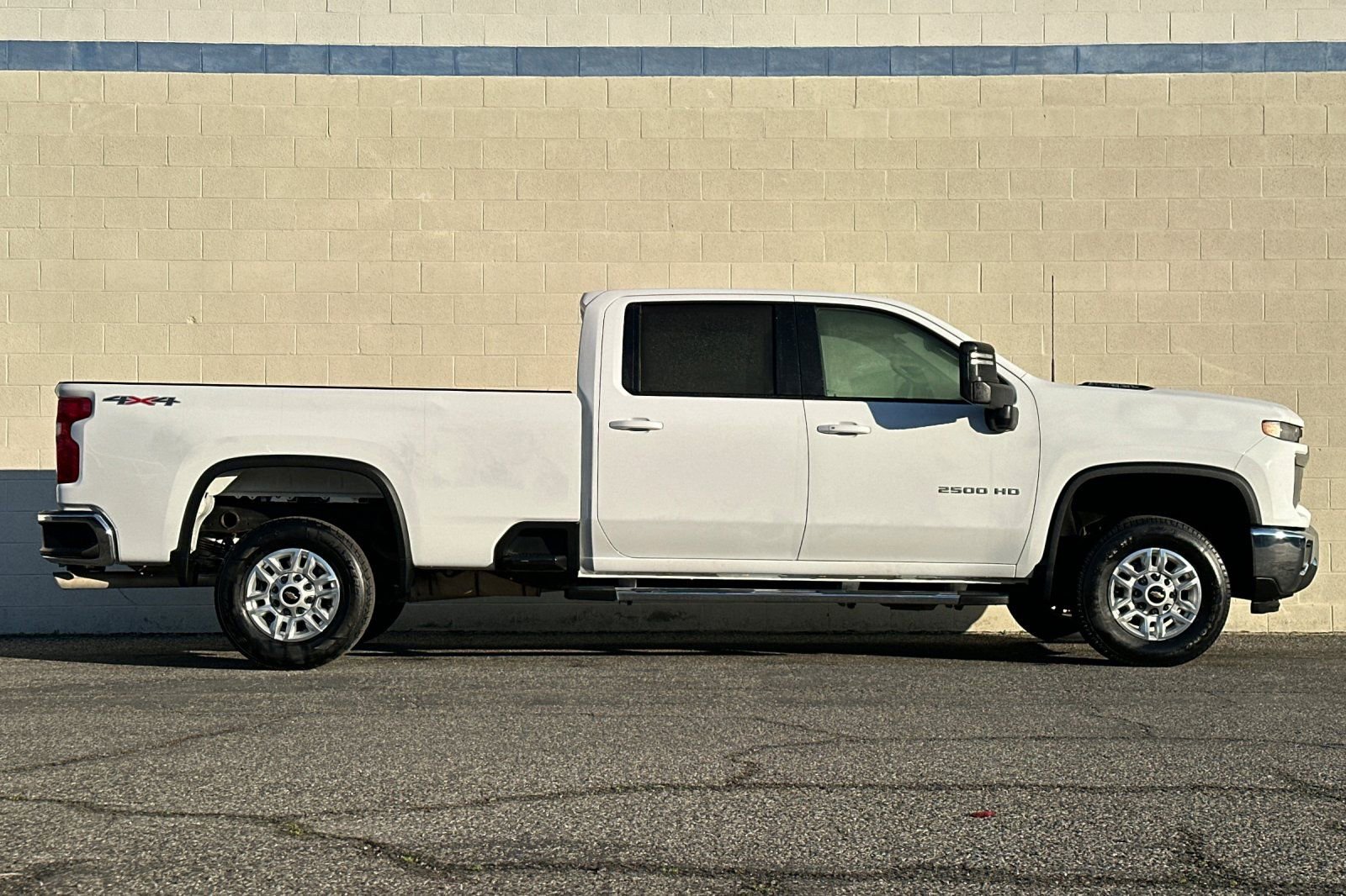 Used 2024 Chevrolet Silverado 2500 LT image 3