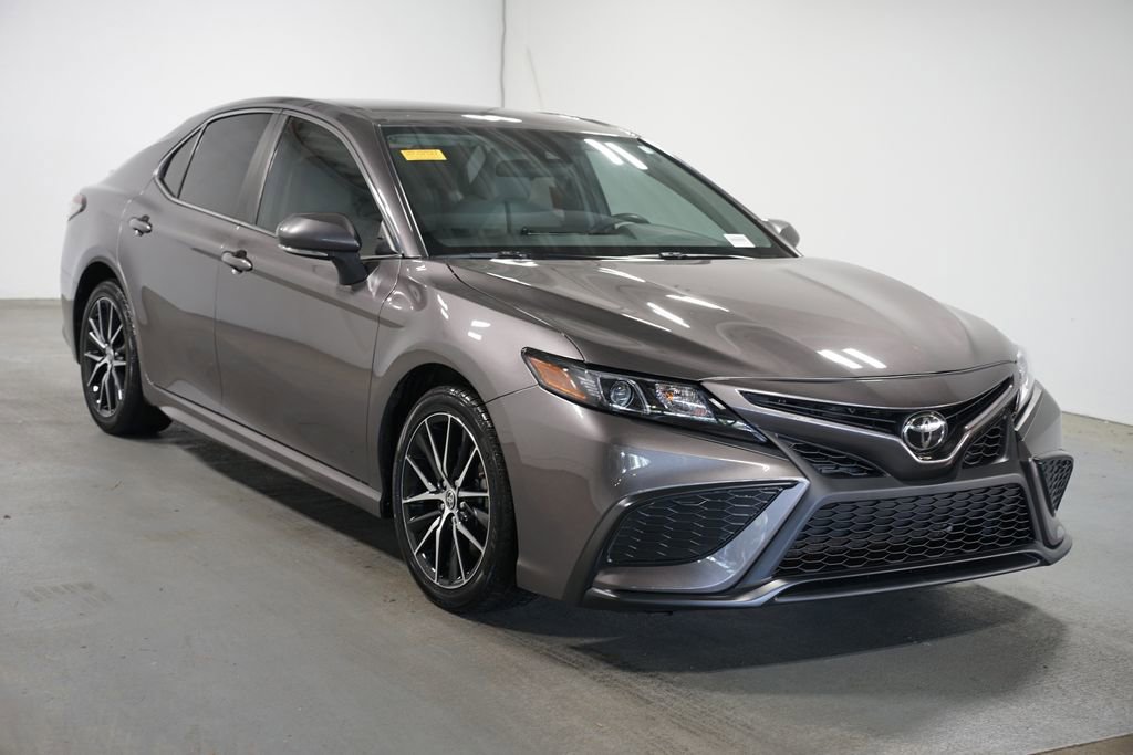 Certified 2023 Toyota Camry SE image 3