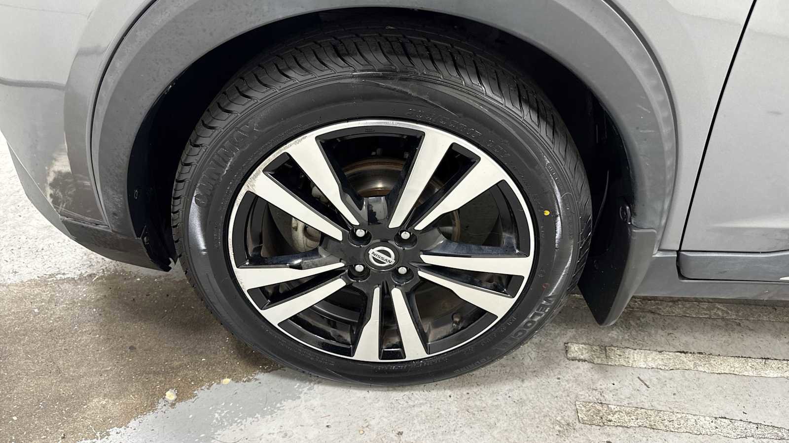 Used 2019 Nissan Kicks SR image 10